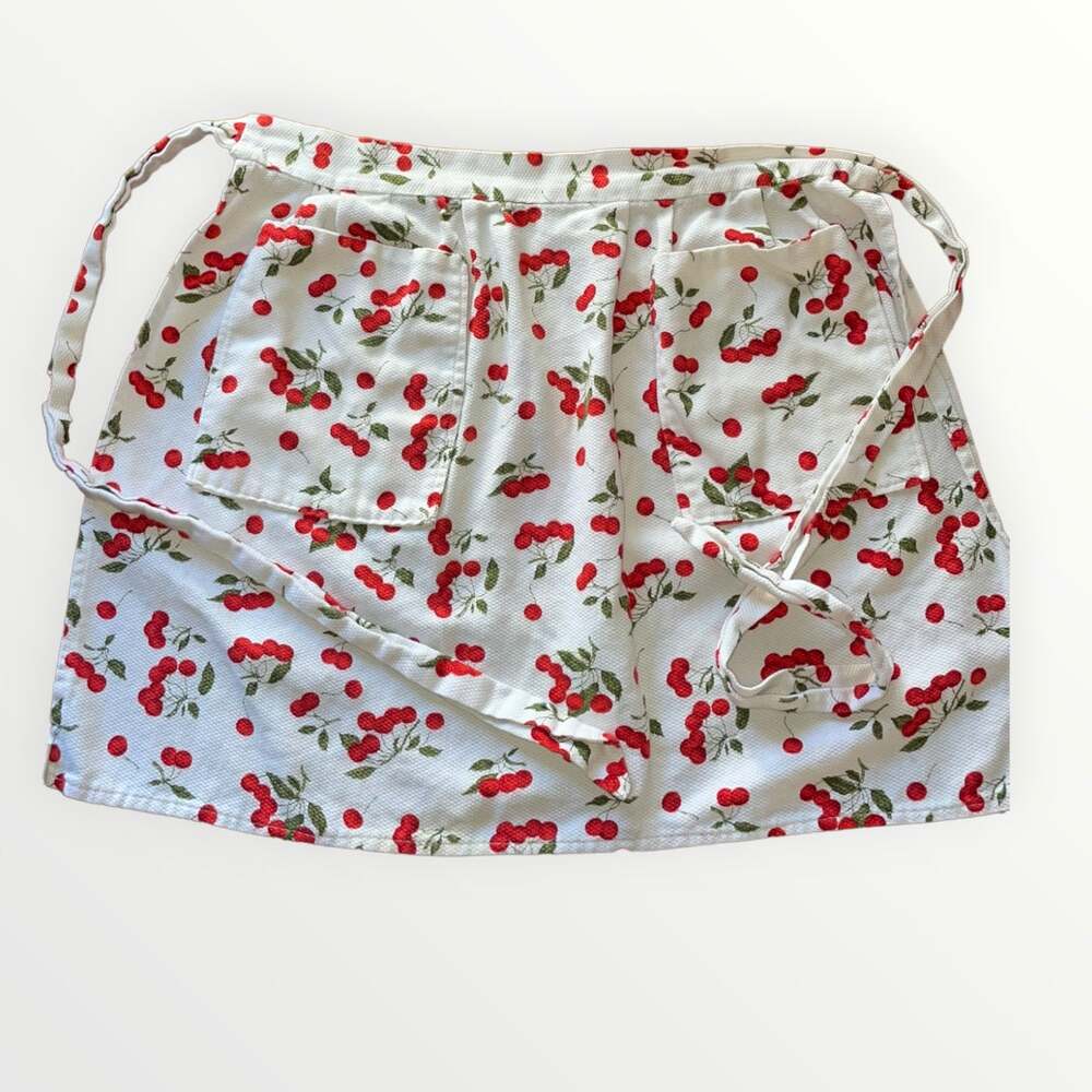 Vintage Apron with Cherries EUC